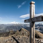 Croix au sommet du Mont Mirantin, Massif du Beaufortain, avec le Mont Blanc en arrière-plan (Paysage Montagne Alpes) © L'Oeil d'Édouard - Tous droits réservés