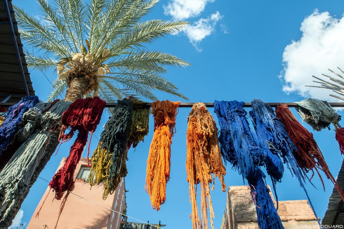 Médina : laine colorée, Souk des teinturiers de Marrakech, Maroc / Marrakesh Morocco