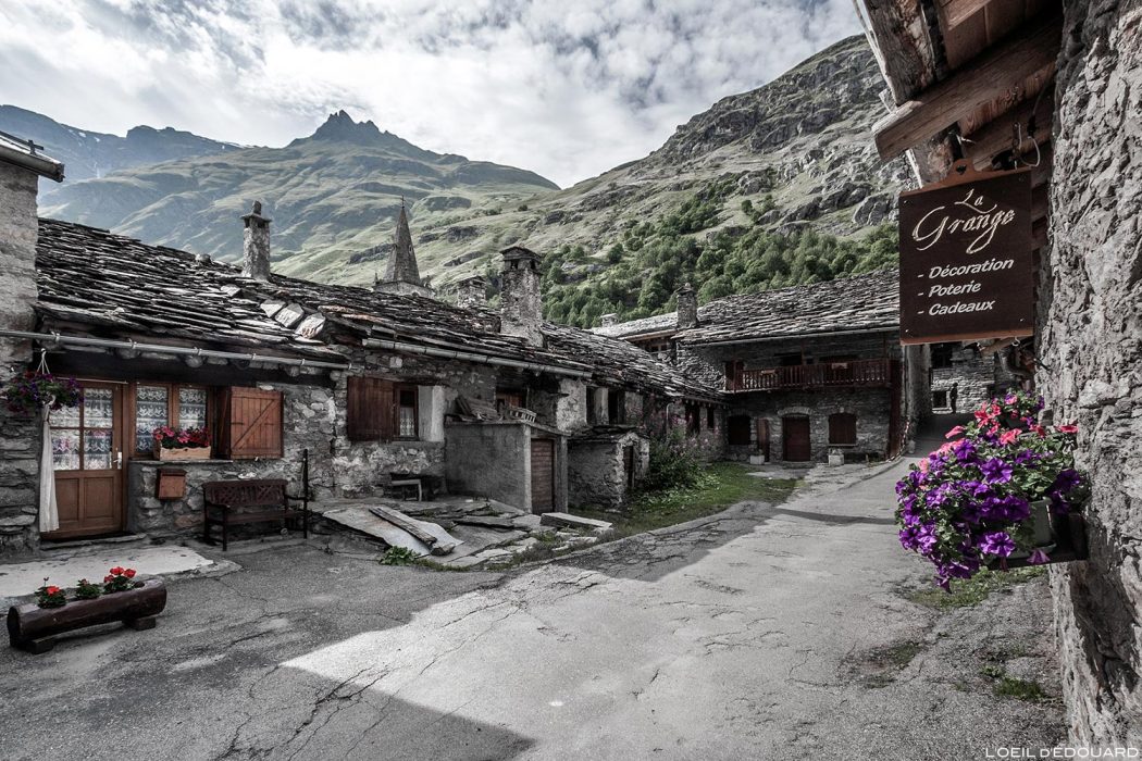 Maisons en pierres dans le village de Bonneval-sur-Arc - Haute-Maurienne Savoie Alpes