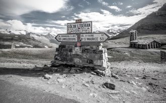 Le Col de l'Iseran (D902), plus haut col routier des Alpes, entre la Vallée de la Maurienne et la Tarentaise, Savoie Cyclisme © L'Oeil d'Édouard - Tous droits réservés