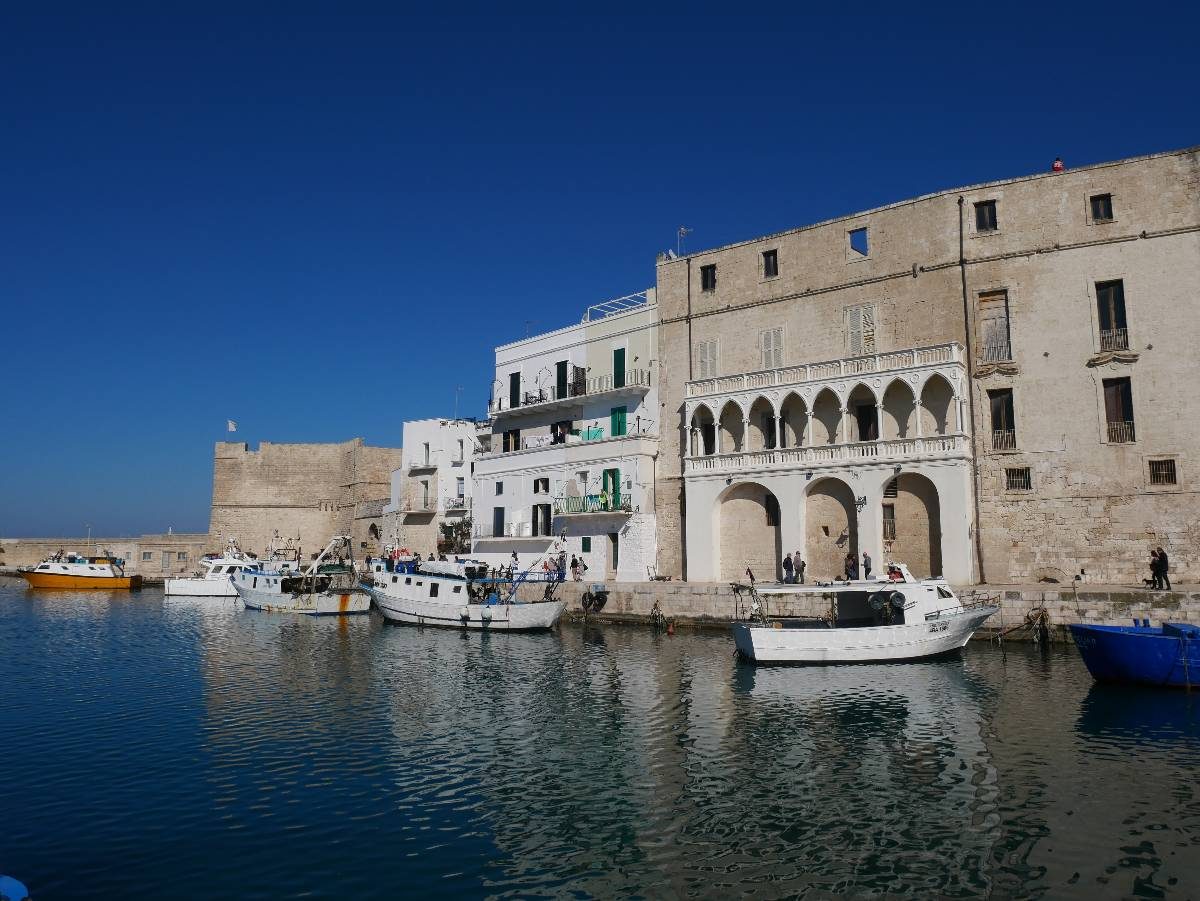 village de Monopoli dans le sud de l Italie