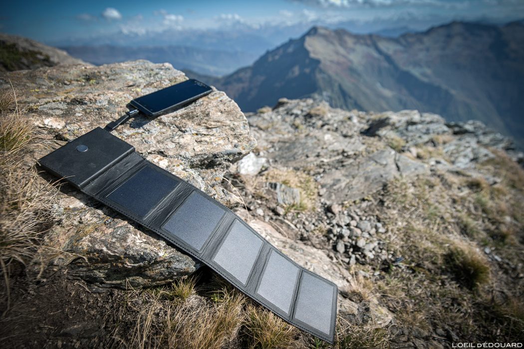Chargeur solaire Sunslice Photon pour la randonnée en montagne et les treks Outdoor mountain panneaux photovoltaïques