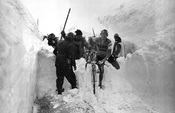 Aldo Moser sur le Giro 1965 - Vélo Cyclisme Col de Stelvio Italie Italian Alps Mountain snow Italy cyclism ciclismo Italia Passo del Stelvio