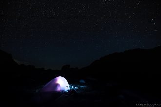 Photo de Nuit ciel étoiles Tente Bivouac Refuge des Merveilles - Massif du Mercantour Alpes-Maritimes Provence-Alpes-Côte d'Azur / Paysage Montagne Randonnée Trek Outdoor Landscape Mountain Hike Hike Trekking stars night sky