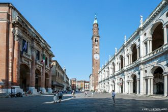 Place Basilique Palladienne Vicence Italie Vénétie - Palazzo della Ragione Basilica Palladiana Piazza dei Signori Vicenza Italia Veneto Italy tower Italian place building architecture Andrea Palladio