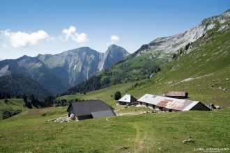 Randonnée Chalets d'Orgeval Massif des Bauges Savoie Alpes France Paysage Montagne Pécloz - House Mountain Landscape French Alps Outdoor Hike Hiking