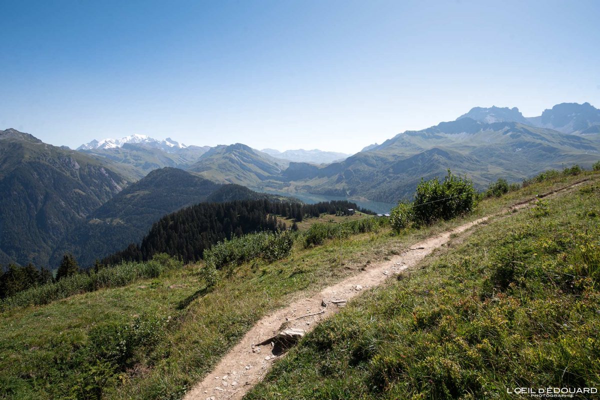 Sentier de randonnée Roche Parstire Massif du Beaufortain Savoie Alpes France Paysage Montagne - Mountain Landscape French Alps Outdoor Hike Hiking