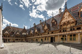 Visite Hôtel-Dieu Hospices de Beaune Bourgogne France Architecture