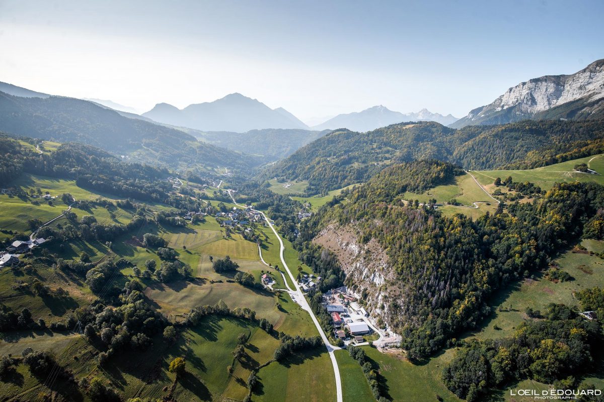 La Bottière - Vol parapente Bornes-Aravis Haute-Savoie Alpes Paysage Montagne Outdoor French Alps Mountain Landscape Paragliding fly paraglider flying