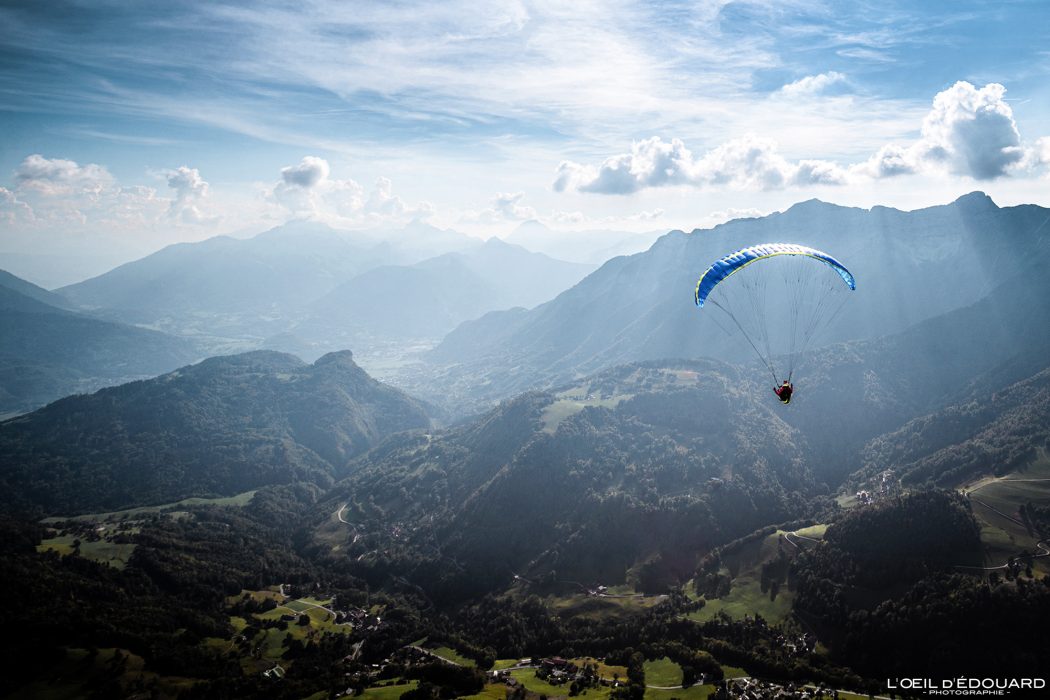 Vol parapente depuis Sulens Bornes-Aravis Haute-Savoie Alpes Montagne Outdoor French Alps Mountain Landscape Paragliding fly paraglider flying