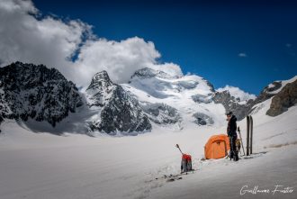 Bivouac sur le Glacier Blanc, au pied de la Barre des Écrins Hautes-Alpes Alpinisme Paysage Montagne neige France Outdoor French Alps Mountain Landscape snow Mountaineering