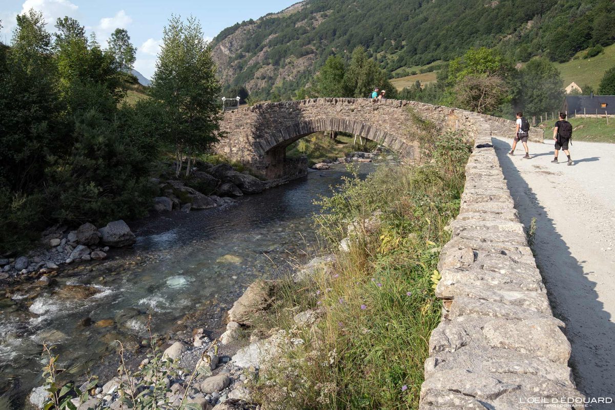 Pont de Nadau Gave de Gavarnie Pyrénées France Paysage Montagne Outdoor Mountain Landscape River