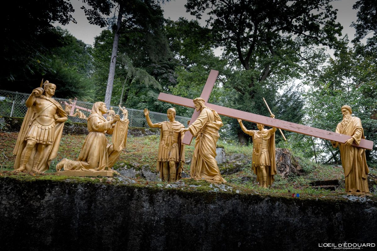 Sculpture Portement de Croix Chemin de Croix Pèlerinage Sanctuaire Notre-Dame de Lourdes Hautes-Pyrénées France Tourisme Voyage Vacances - Christianisme Religion Catholique