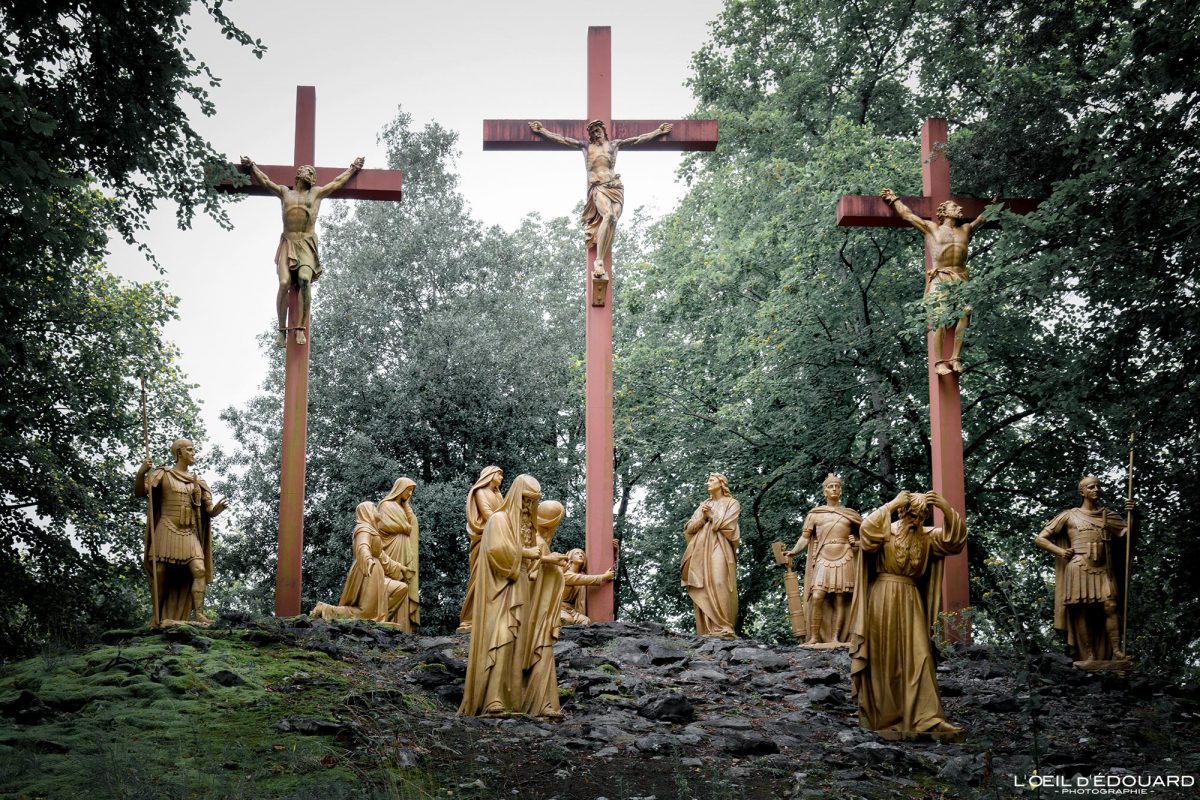 Sculpture Crucifixion Chemin de Croix Pèlerinage Sanctuaire Notre-Dame de Lourdes Hautes-Pyrénées France Tourisme Voyage Vacances - Christianisme Religion Catholique