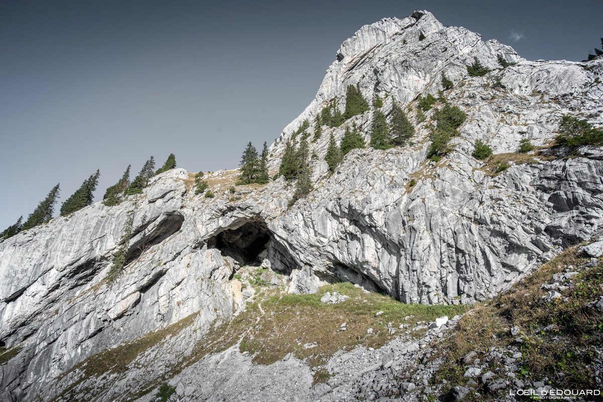 Grotte Paré de Joux Combe du Grand Crêt Chaine des Aravis Haute-Savoie Alpes France Randonnée Montagne Paysage Nature Outdoor French Alps Mountain Landscape Hike Hiking