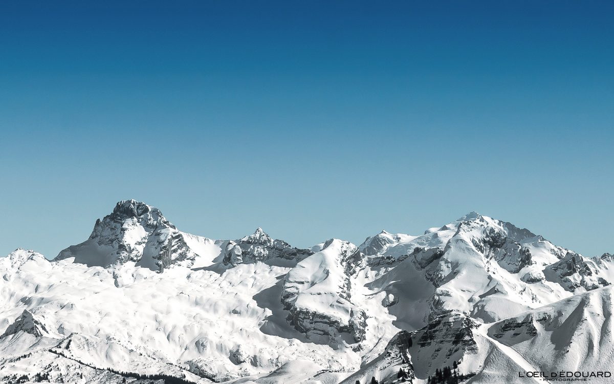Mont Blanc et Pointe Percée Chaine des Aravis Chaine du Bargy Massif du Bornes Haute-Savoie Alpes France Paysage Montagne Hiver Neige Ski de Randonnée Roc des Tours Outdoor French Alps Mountain Landscape Winter Snow Ski touring