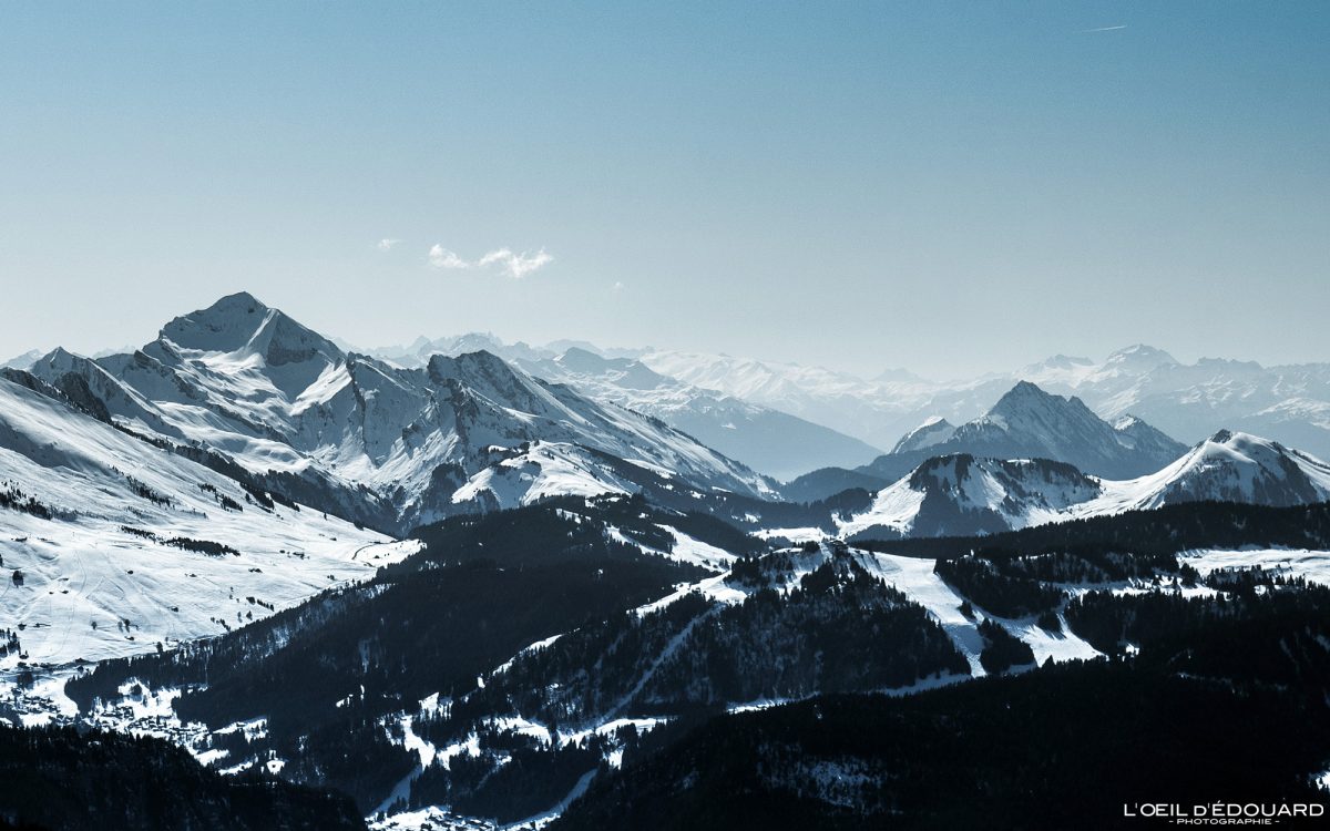 Mont Charvin et Aravis depuis le Roc des Tours Chaine du Bargy Massif du Bornes Haute-Savoie Alpes France Paysage Montagne Hiver Neige Ski de Randonnée Outdoor French Alps Mountain Landscape Winter Snow Ski touring
