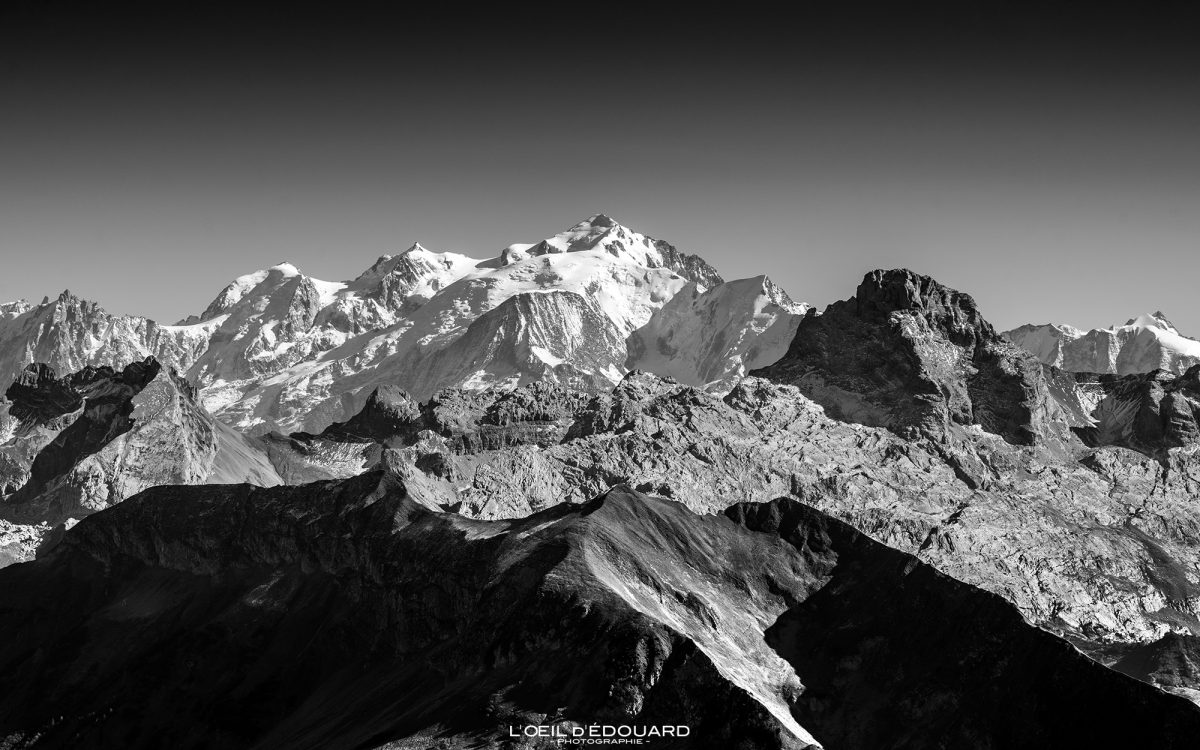 Massif du Mont Blanc et Pointe Percée (Chaine des Aravis ) Haute-Savoie Alpes France Randonnée Montagne Paysage Nature Outdoor French Alps Landscape Mountain