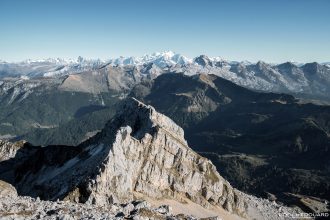 Vue Mont Blanc depuis le sommet Pointe du Midi Chaine du Bargy Randonnée Massif des Bornes Haute-Savoie Alpes France Paysage Montagne Nature Outdoor French Alps Landscape Mountain Hike Hiking