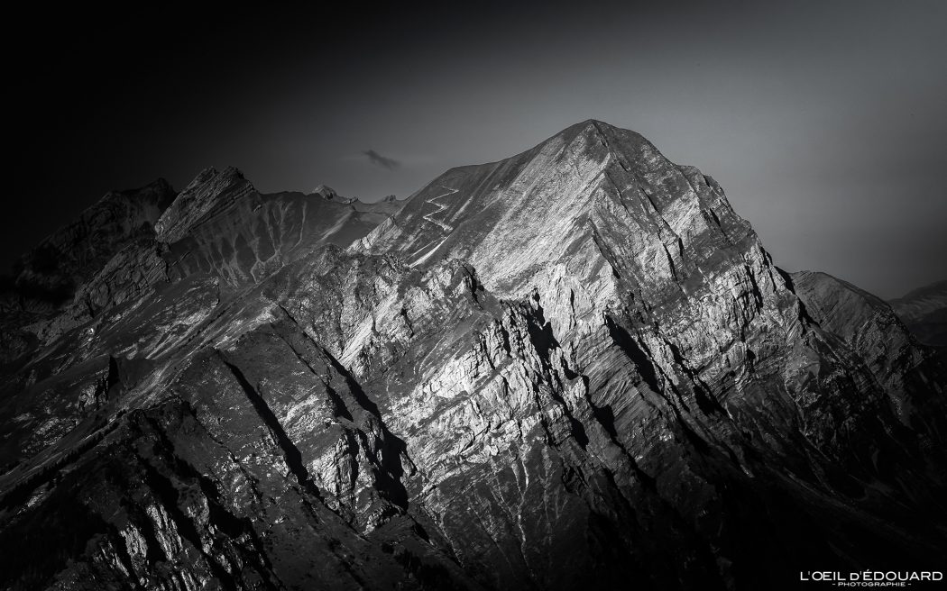Mont Charvin Chaîne des Aravis - Vue Sommet Dent de Cons Massif des Bauges Haute-Savoie Alpes France Randonnée Montagne Paysage Nature Outdoor French Alps Summit Mountain Landscape