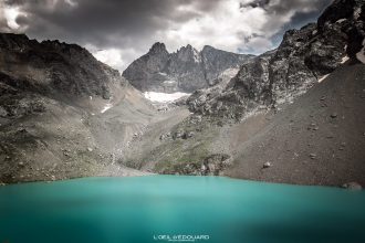 Lac Blanc et Grand Pic de Belledonne Isère Alpes France Randonnée Montagne Paysage Nature Outdoor French Alps Mountain Lake Landscape