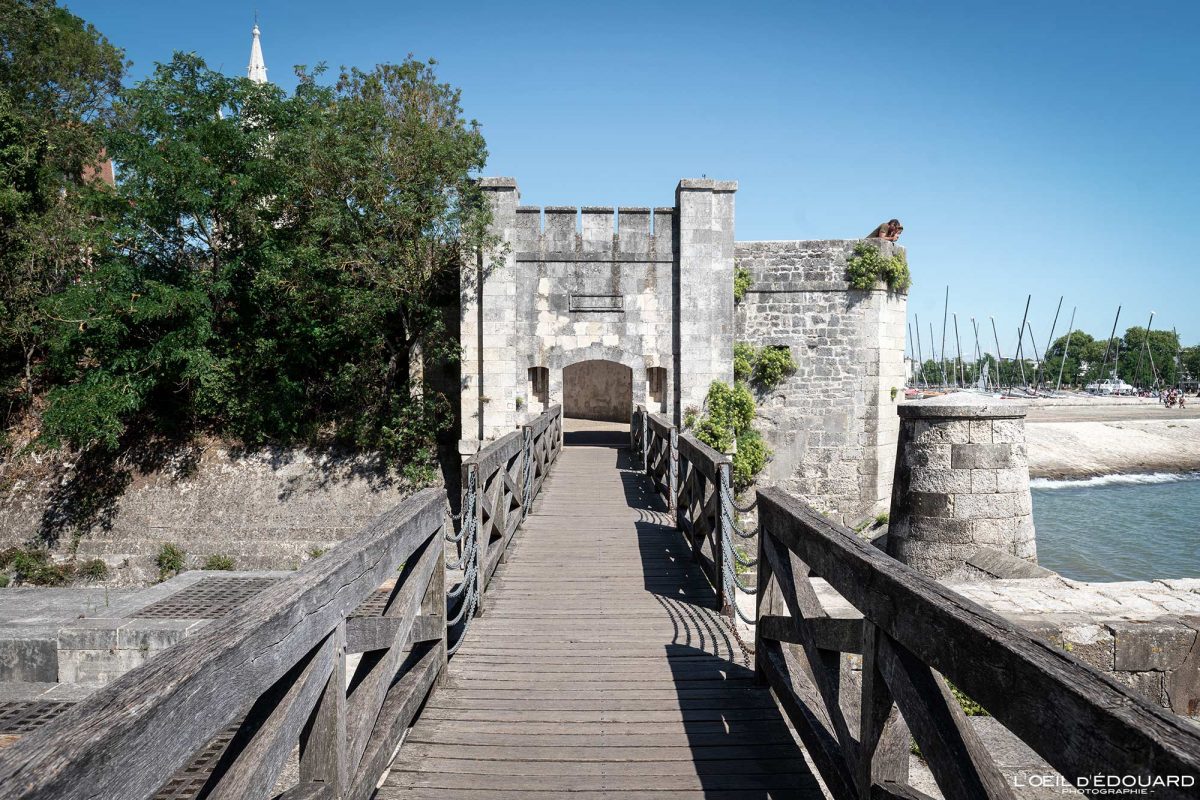 Porte des Deux-Moulins La Rochelle Charente-Maritime Visit France Tourisme Vacances Holidays Travel City view