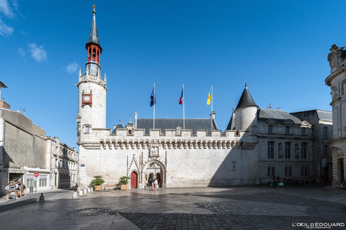 Place Hôtel de Ville La Rochelle Charente-Maritime Visit France Tourisme Vacances Holidays Travel City view