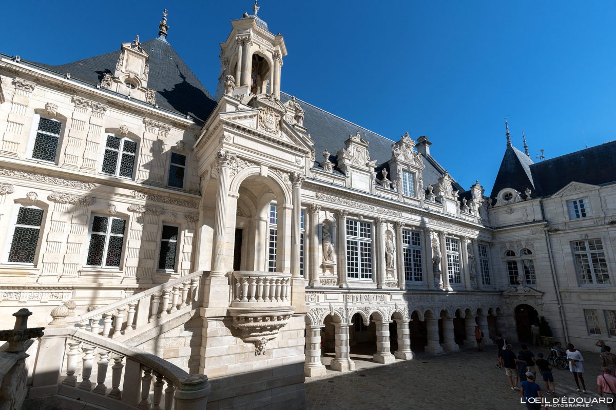 Hôtel de Ville La Rochelle Charente-Maritime Visit France Tourisme Vacances Holidays Travel City view Architecture