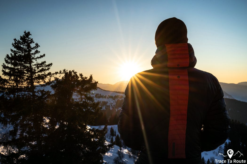 Test doudoune Haglöfs L.I.M ZT Down Jacket Review outdoor mountaineering skiing mountain skiing snow winter sunset - veste alpinisme ski de randonnée coucher de soleil montagne hiver neige