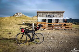 Traversée des Pyrénées à vélo en 6 jours - Cyclisme vélo de route Col de Pailhères Ariège Occitanie France - Paysage Montagne Outdoor Mountain Landscape road bike Cyclism biking