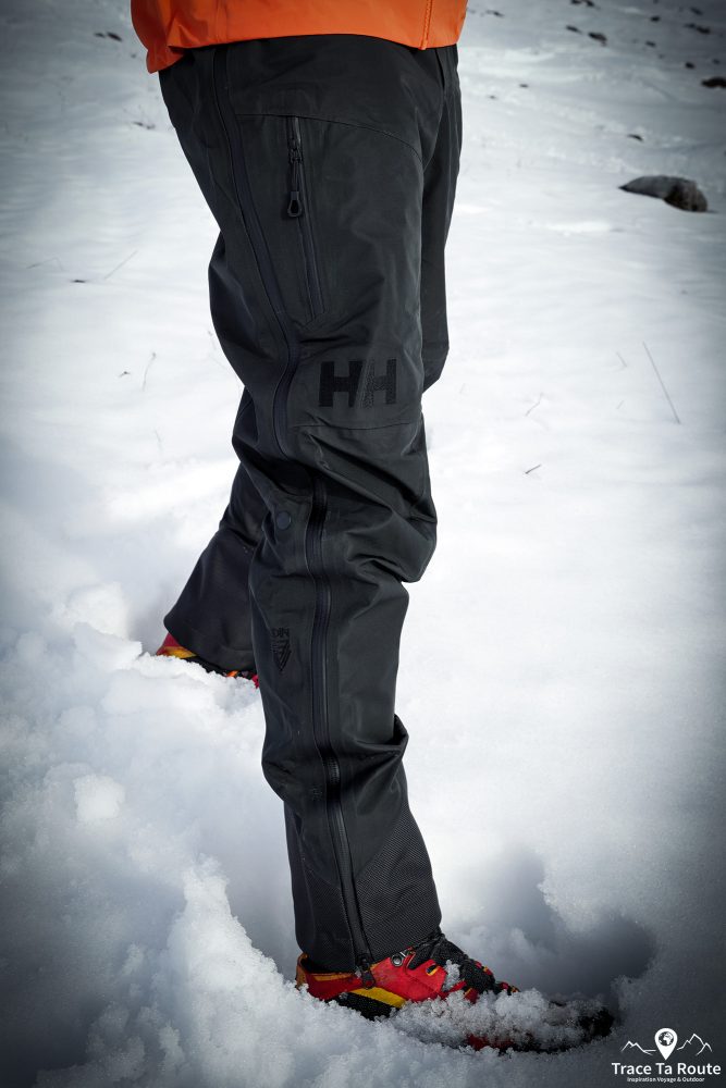 Test pantalon Helly Hansen Odin 9 Worlds Infinity Shell Pants Review outdoor mountaineering trouser hiking winter mountain snow - Zip pantalon imperméable randonnée alpinisme montagne hiver neige