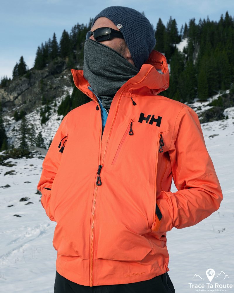 Test veste Helly Hansen Odin 9 Worlds Infinity Shell Jacket pocket Review outdoor mountaineering hiking winter mountain snow - Poche Veste imperméable randonnée alpinisme montagne hiver neige