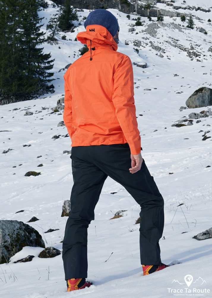 Test veste Helly Hansen Odin 9 Worlds Infinity Shell Jacket Review outdoor mountaineering hiking winter mountain snow - Veste imperméable randonnée alpinisme montagne hiver neige
