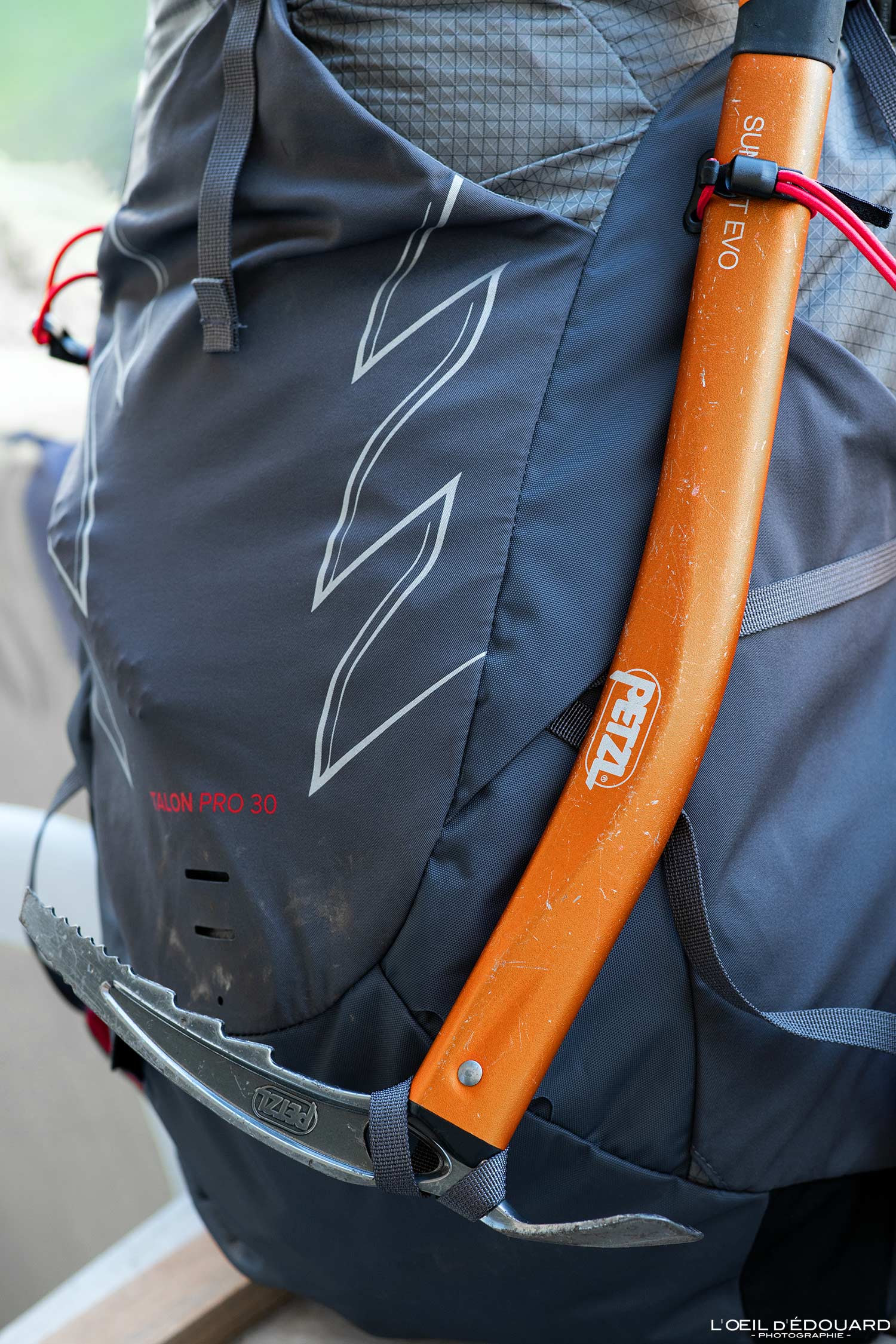 Porte-piolet Test Sac à dos Osprey Talon Pro 30 Backpack Review Randonnée Montagne Piolet Alpinisme Outdoor Hike Mountain Hiking Mountaineering Ice Axe Holder
