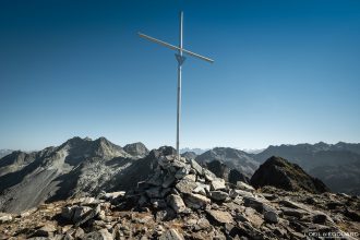 Croix Sommet Grand Charnier Belledonne Isère Alpes France Randonnée Montagne Paysage Nature Outdoor French Alps Mountain Landscape Cross Summit Hike Hiking