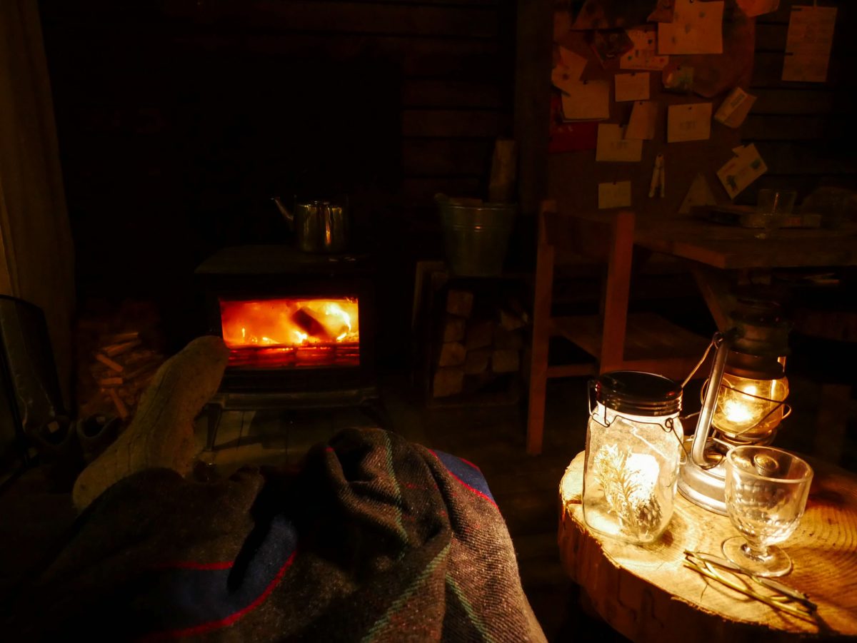 Se rechauffer près du poele Nutchel