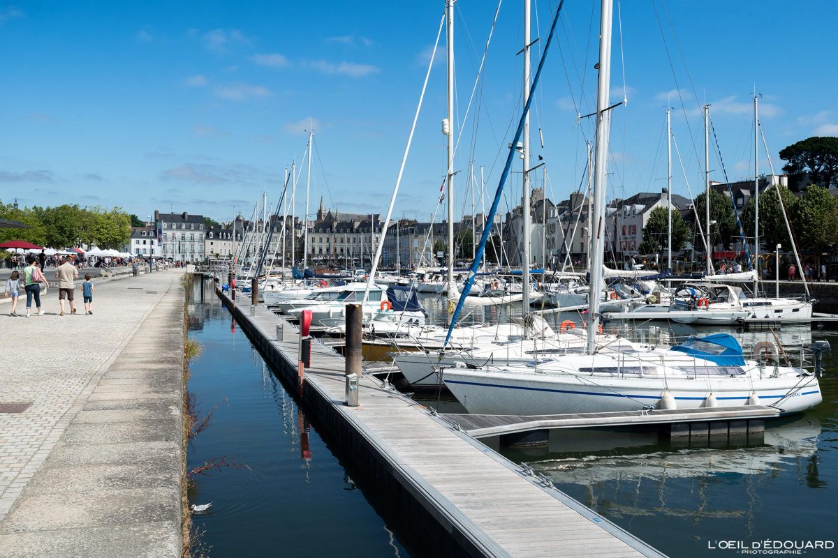 Quai Éric Tabarly Port de plaisance Vannes Morbihan Bretagne Visit France Tourisme Vacances - Holidays Travel French Brittany River Boats bateaux voiliers City view street photography