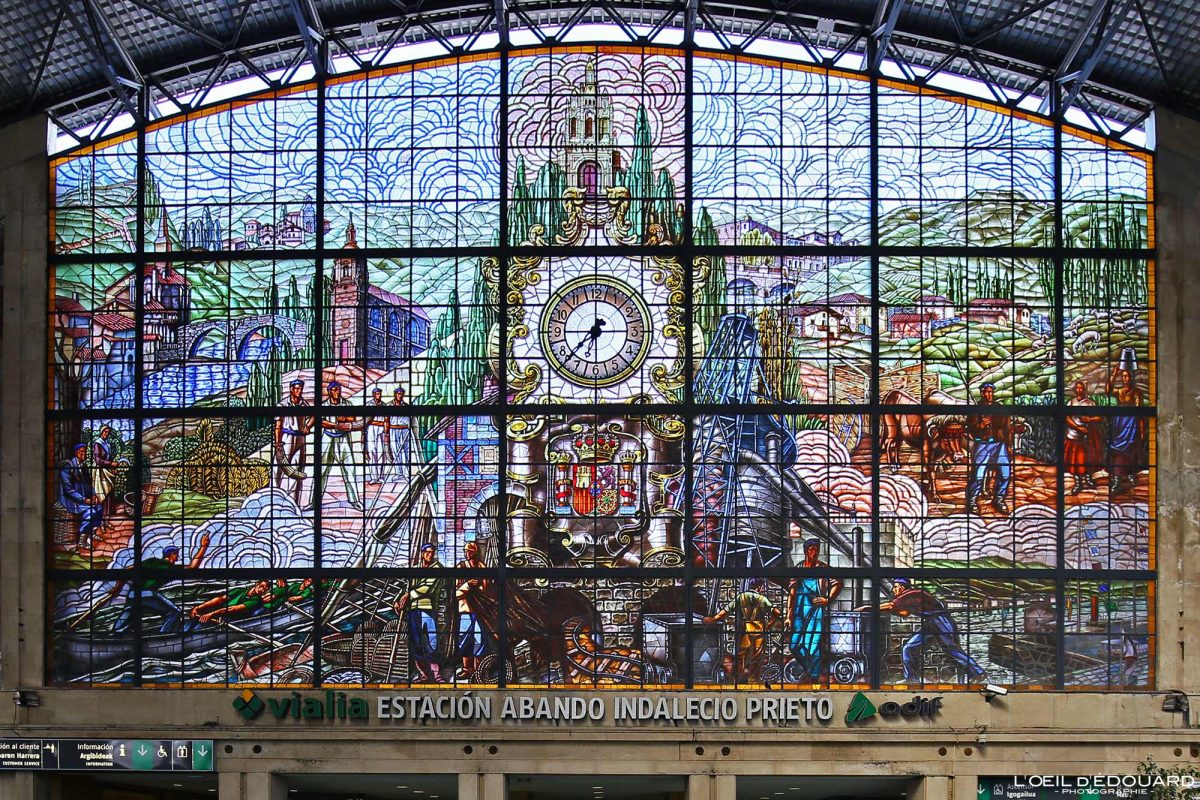 Vitraux Verrière Gare Abando Bilbao Tourisme Pays Basque Voyage Espagne - Estación de tren Abando Bilbao Euskadi Espana - Visit Spain Train station Stained Glass Window