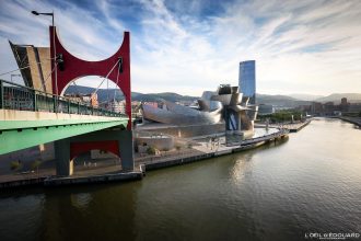 Musée Guggenheim Bilbao Architecture contemporaine Tourisme Pays Basque Voyage Espagne - Museo Guggenheim Bilbao Ria Nervion Euskadi Espana - Guggenheim Museum Visit Spain City Cityscape City view