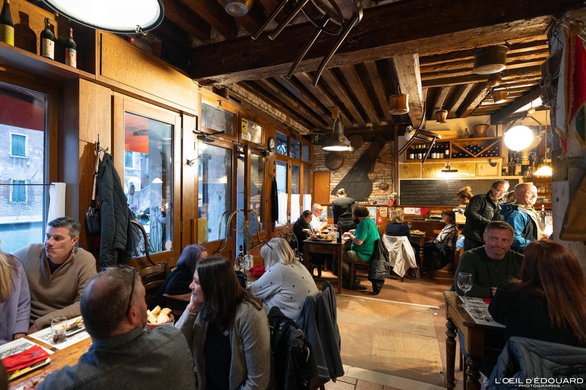 Bar à vin Restaurant Venise Tourisme Italie Voyage - Eno Osteria Al Timon Venezia Italia Venice Visit Italy Travel Europe Italian Food