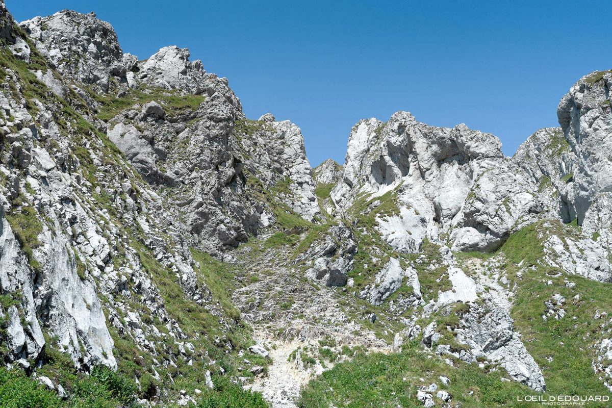 Cheminée Randonnée Refuge de la Dent d'Oche Massif du Chablais Haute-Savoie France Tourisme Paysage Montagne Outdoor Nature Hiking Mountain Landscape