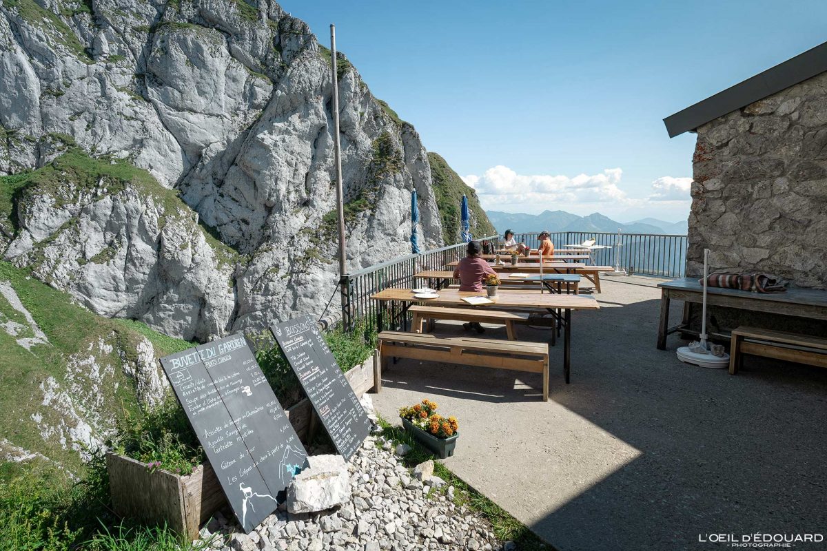 Terrasse Refuge de la Dent d'Oche Massif du Chablais Haute-Savoie France Tourisme Paysage Montagne Randonnée Outdoor Nature Hiking Mountain Landscape