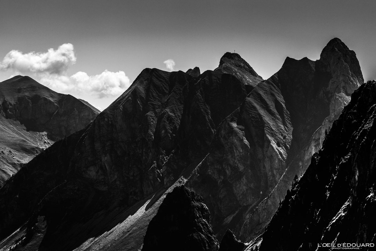 Gramont, Grande Jumelle, Mont Gardy Suisse Switzertland - Vue depuis le Col de Planchamp - Randonnée Dent d'Oche en boucle Massif du Chablais Haute-Savoie France Tourisme Paysage Montagne Outdoor Nature Hiking Mountain Landscape