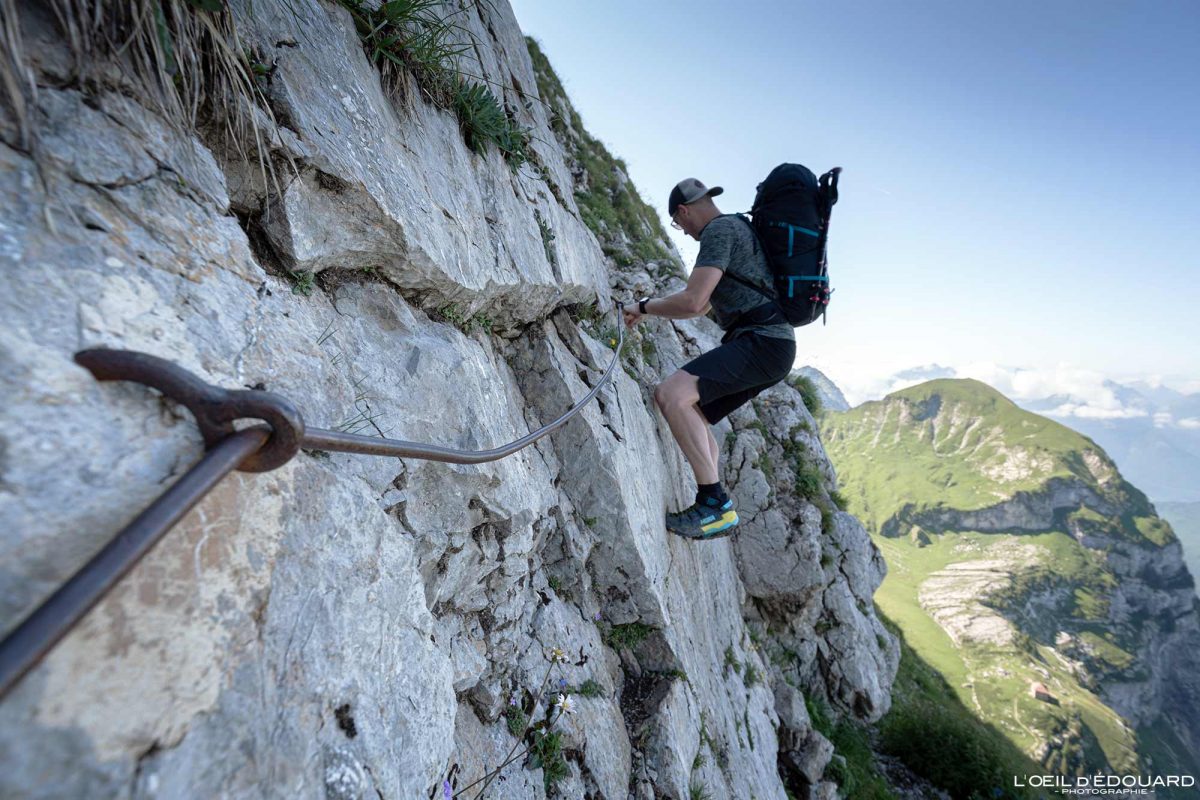 Barres métalliques Randonnée La Tournette Variante par le Col du Varo Haute-Savoie France Tourisme Paysage Montagne Outdoor Nature Hiking Mountain Landscape