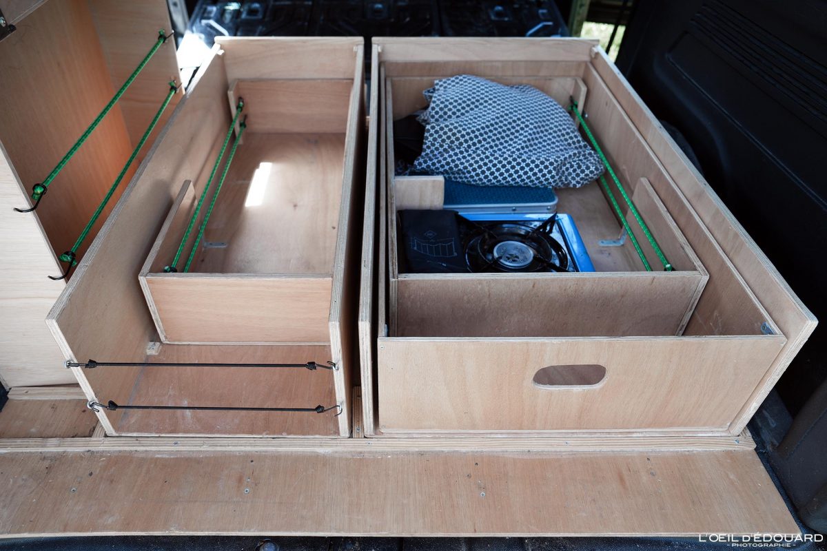 Caissons Rangement Structure en bois - Bricolage Idée Aménagement Voiture Utilitaire Fourgon en Van pour Dormir dedans Road Trip Voyage Travel Car Craft Layout to Sleep in VanLife