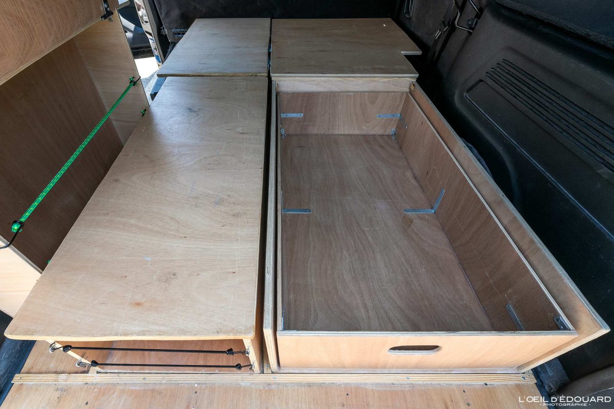 Structure en bois Caissons Lit Rangement Tiroir - Bricolage Idée Aménagement Voiture Utilitaire Fourgon en Van pour Dormir dedans Road Trip Voyage Travel Car Craft Layout to Sleep in VanLife