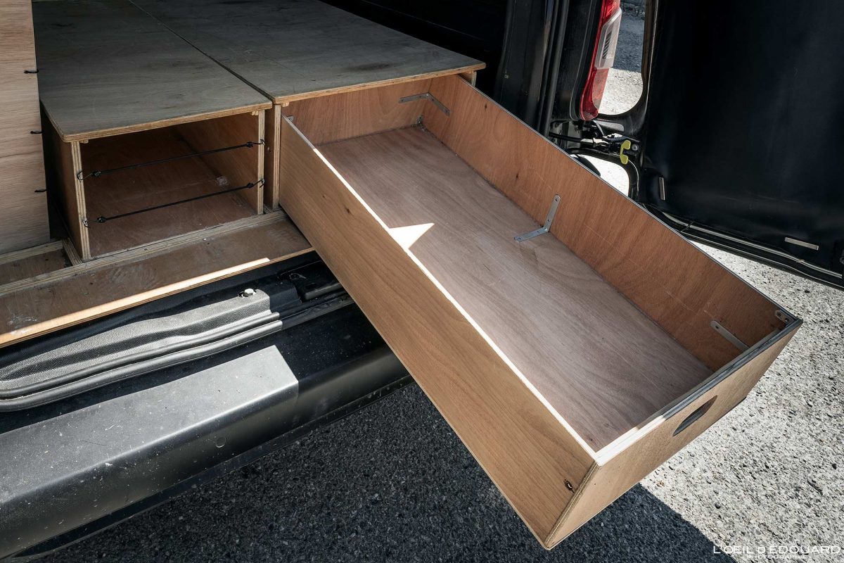 Structure en bois Caisson Rangement Tiroir - Bricolage Idée Aménagement Voiture Utilitaire Fourgon en Van pour Dormir dedans Road Trip Voyage Travel Car Craft Layout to Sleep in VanLife