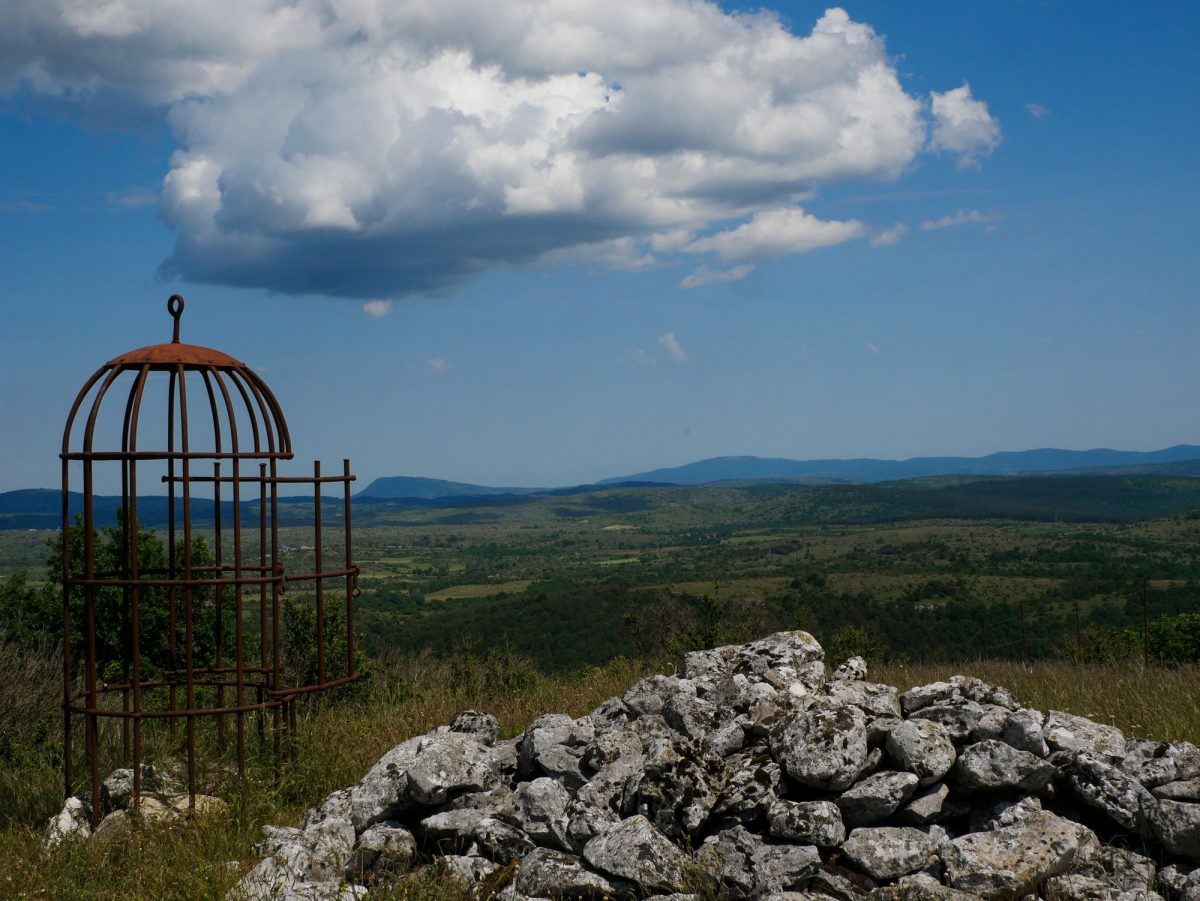 Sentier du domaine de gaillac dans le Larzac