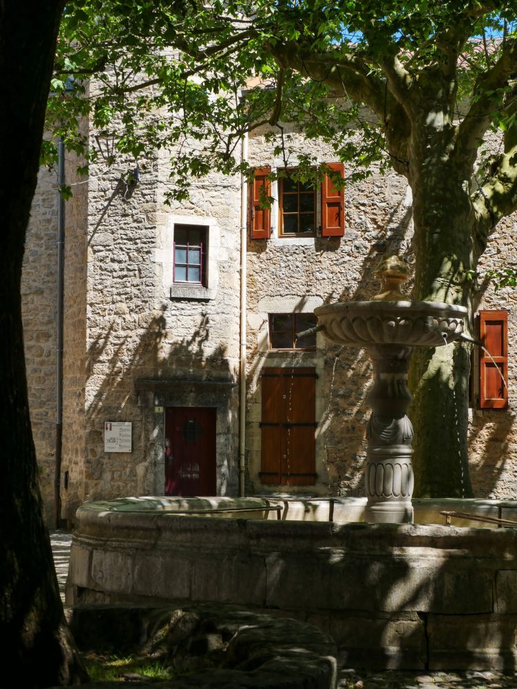 village Saint Eulalie de Cernon, dans le Larzac