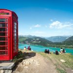Randonnée Cabine Téléphonique Anglaise Lac de Roselend Beaufortain Savoie Alpes France Tourisme Paysage Montagne Nature Outdoor Landscape Mountain Lake Hiking English Phone Booth
